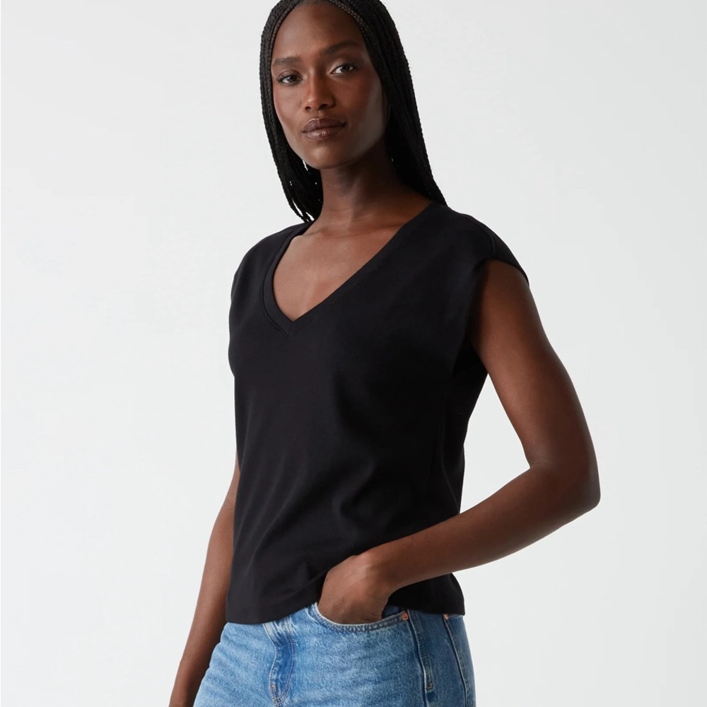 MICHAEL STARS Black ultra rib Tati v-neck power shoulder top NWT - Picture 4 of 4